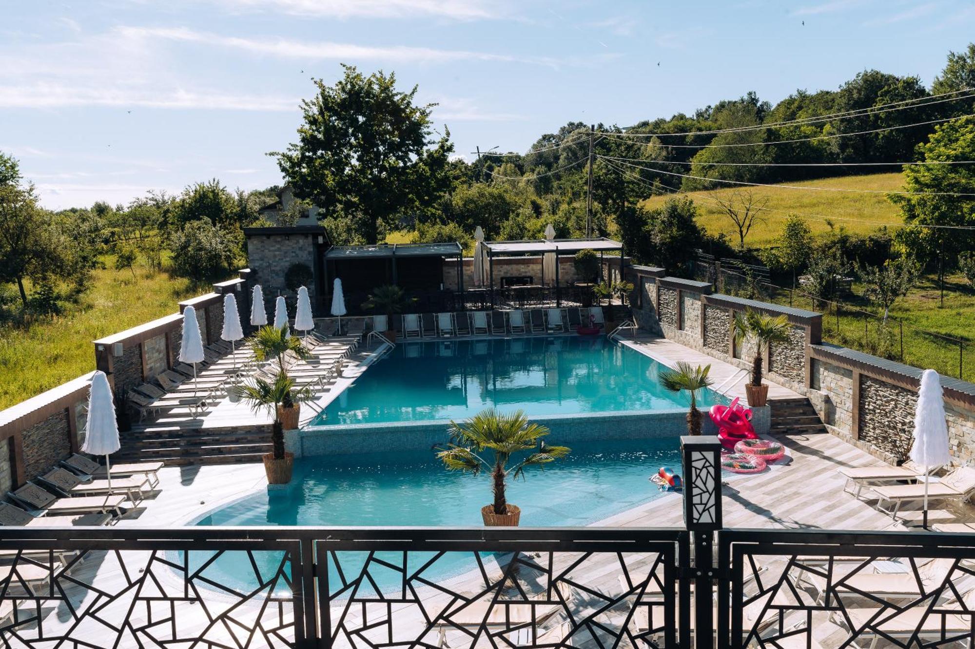 Hotel L'Invidia Novaci-Străini Exterior foto